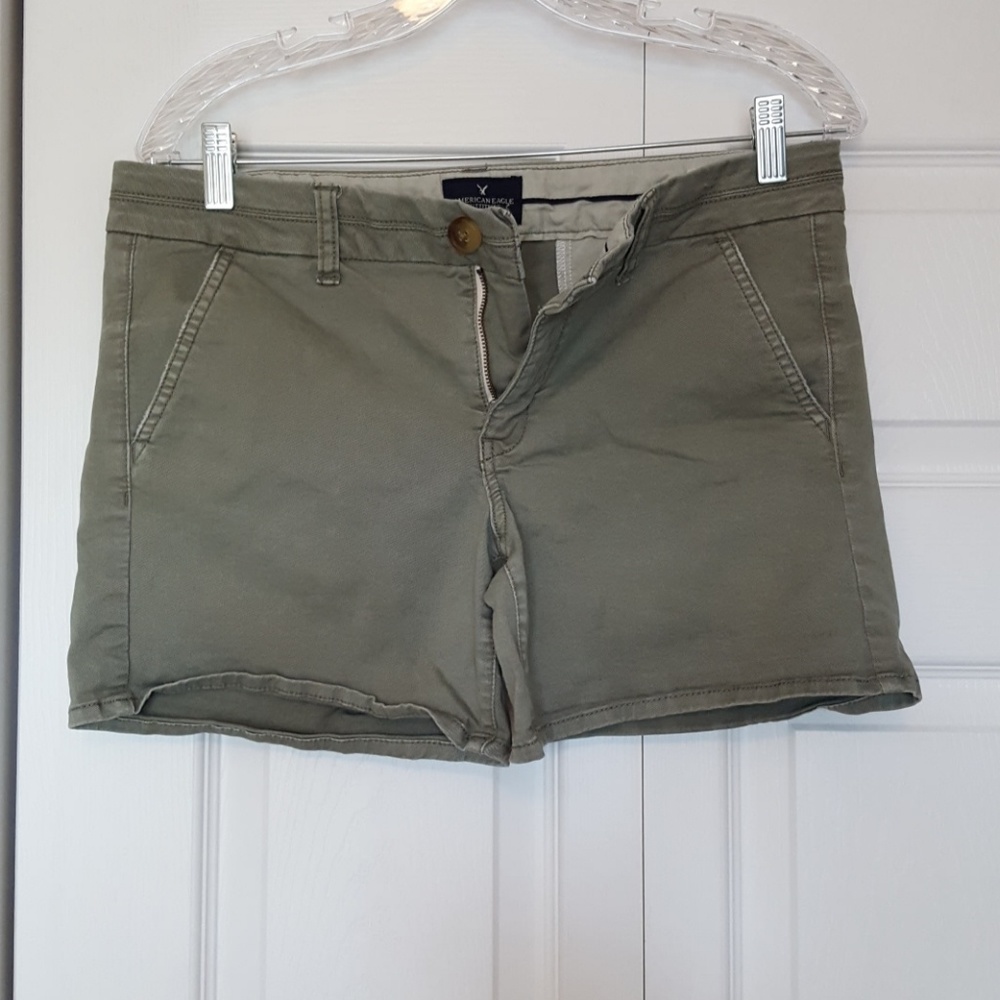 America Eagle midi shorts, green khaki size 10
